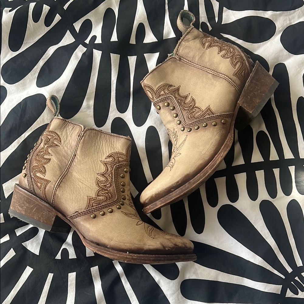 Corral Tan Ankle Boots with Decorative Stitching